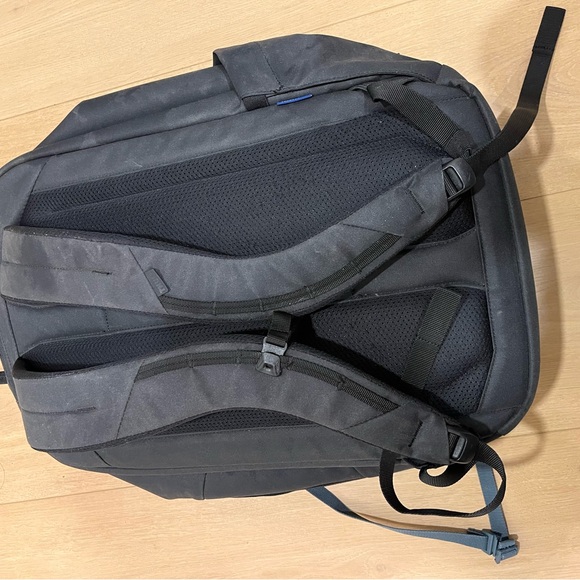 Thule Aion 40L Travel Backpack - Picture 7 of 13